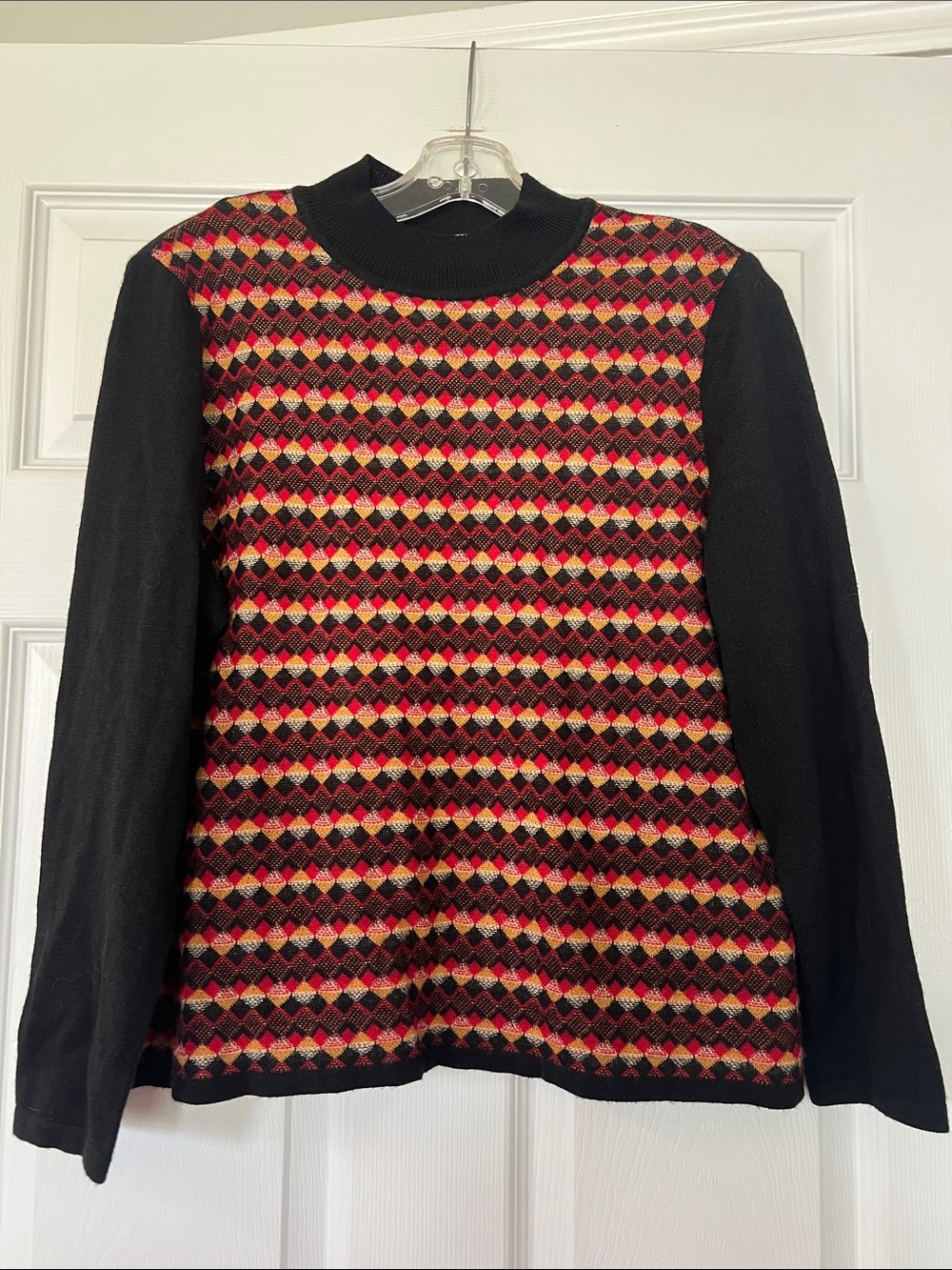🌷6/$20🌷 Women's Black Sweater with Red & Gold Diamond Knit Front